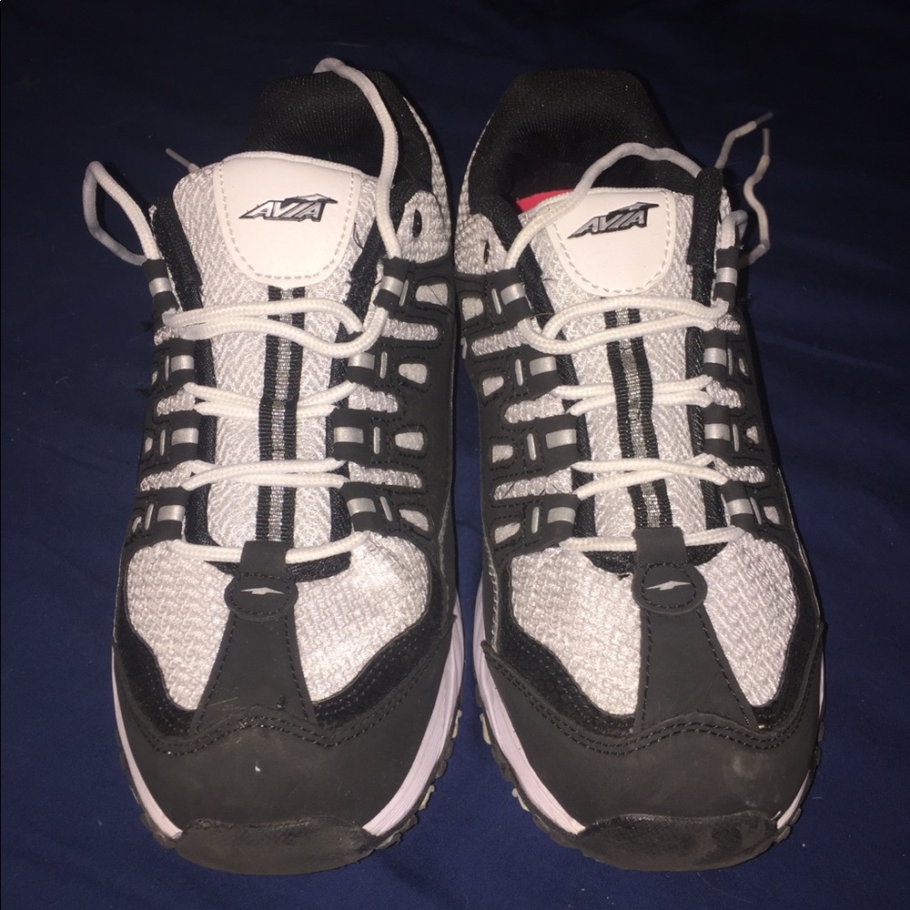Avia tennis shoes